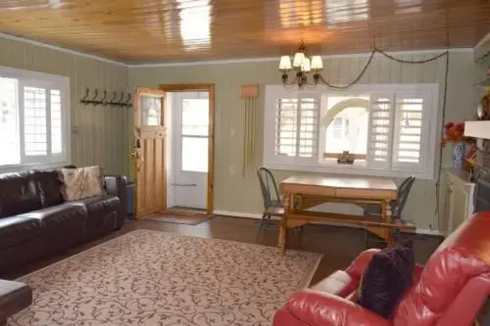 Thorne`s Downtown Delight
