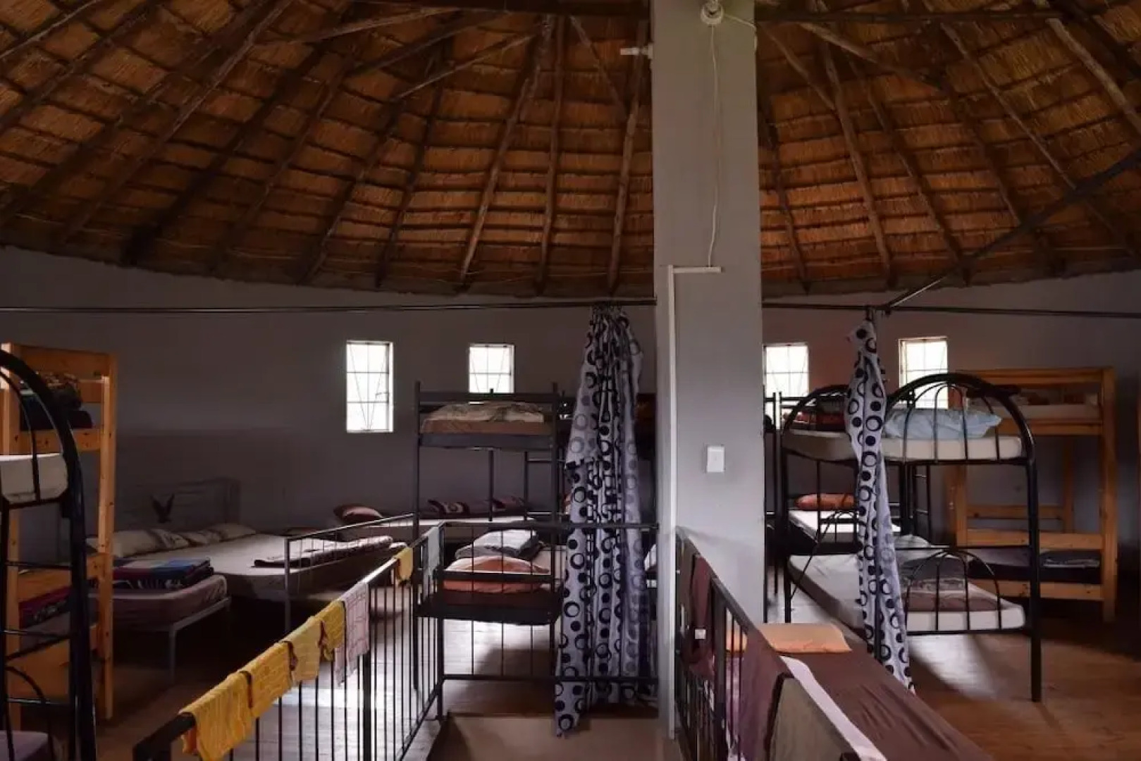 Sheri's Lodge & Backpackers