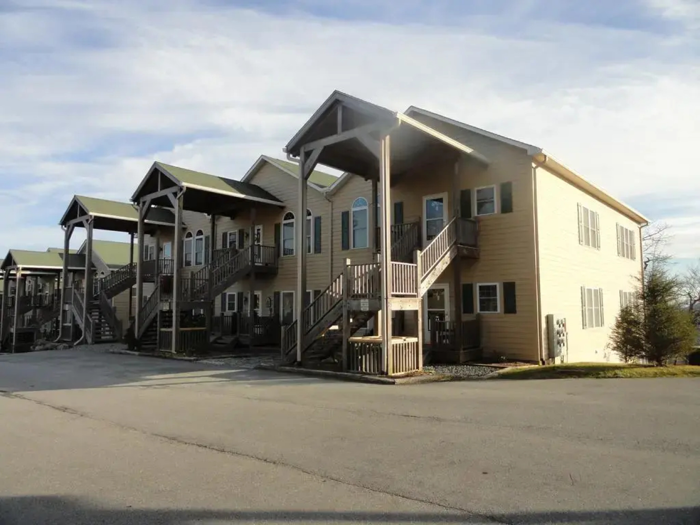 Klonteska Condominiums By VCI Real Estate Services
