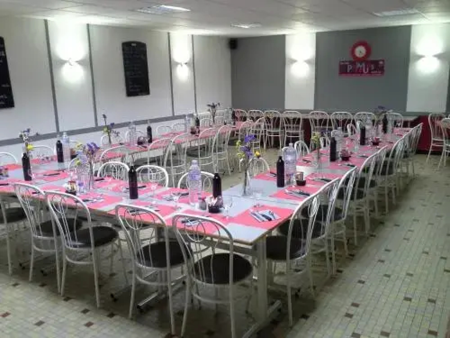 Hotel Set A Table