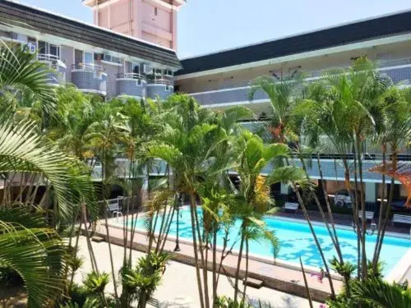 Enjoy Life Youth Hotel