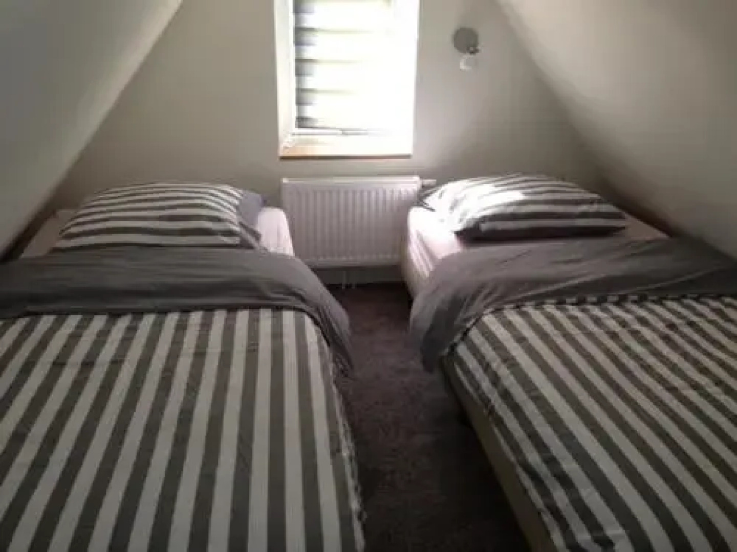 Witte huisje aan zee