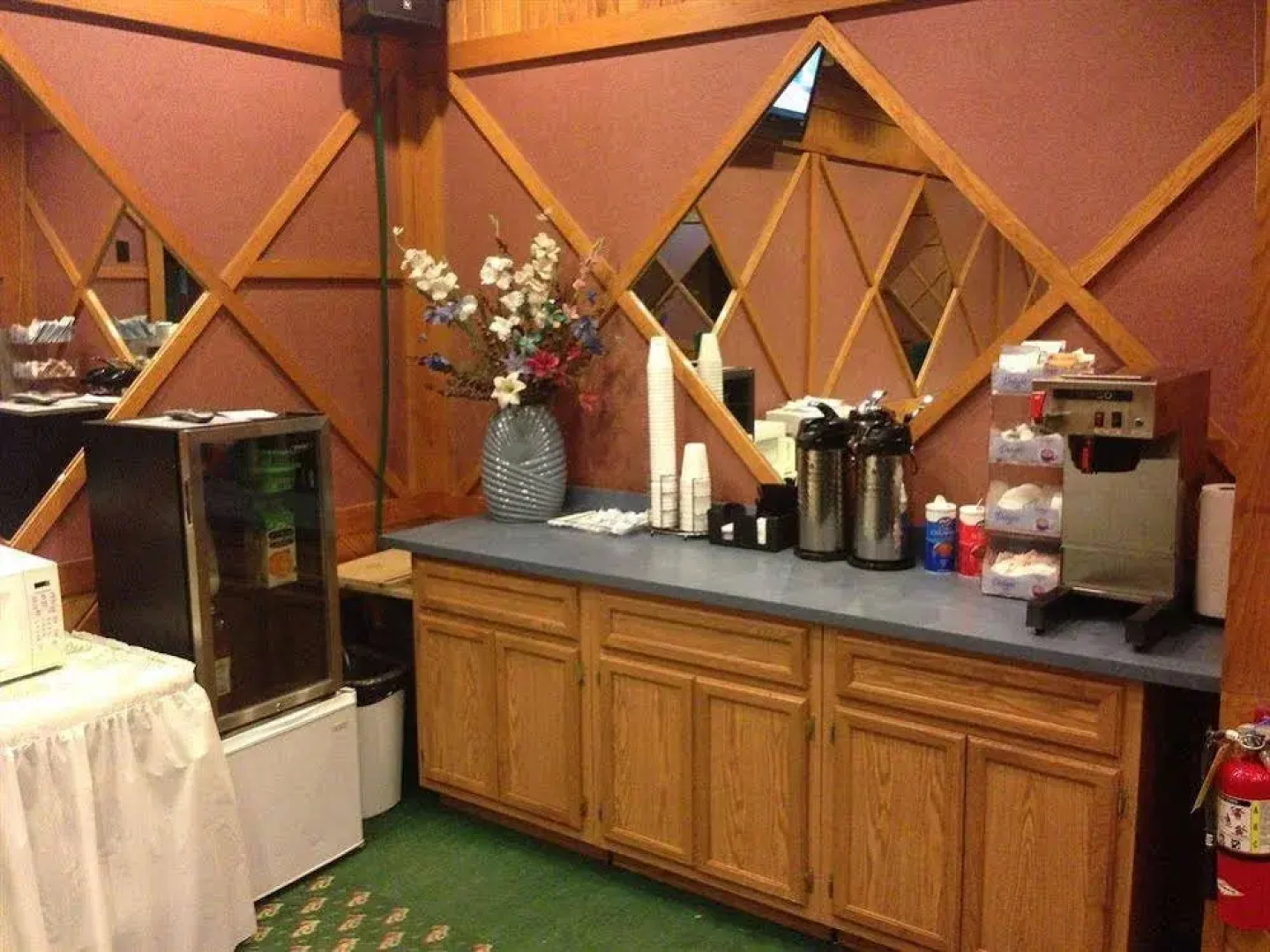 California Palms Hotel & Suites