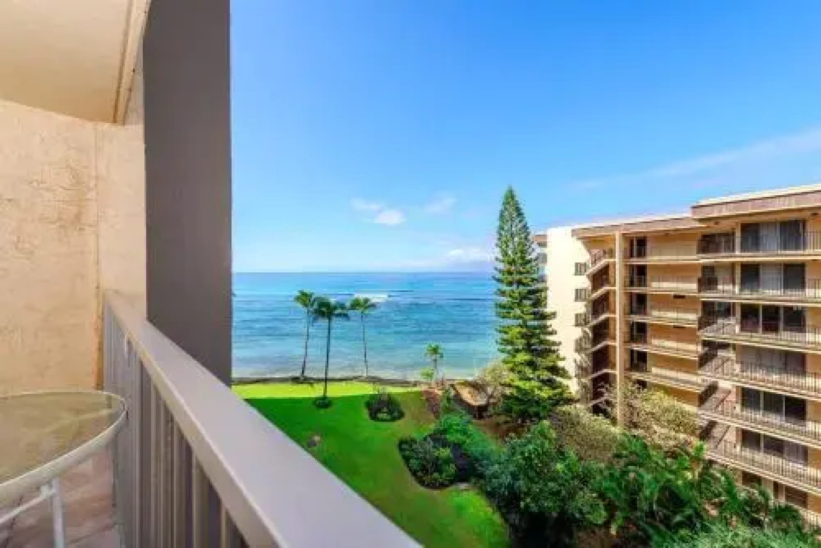 Royal Kahana #911 2 Bedroom Condo by RedAwning
