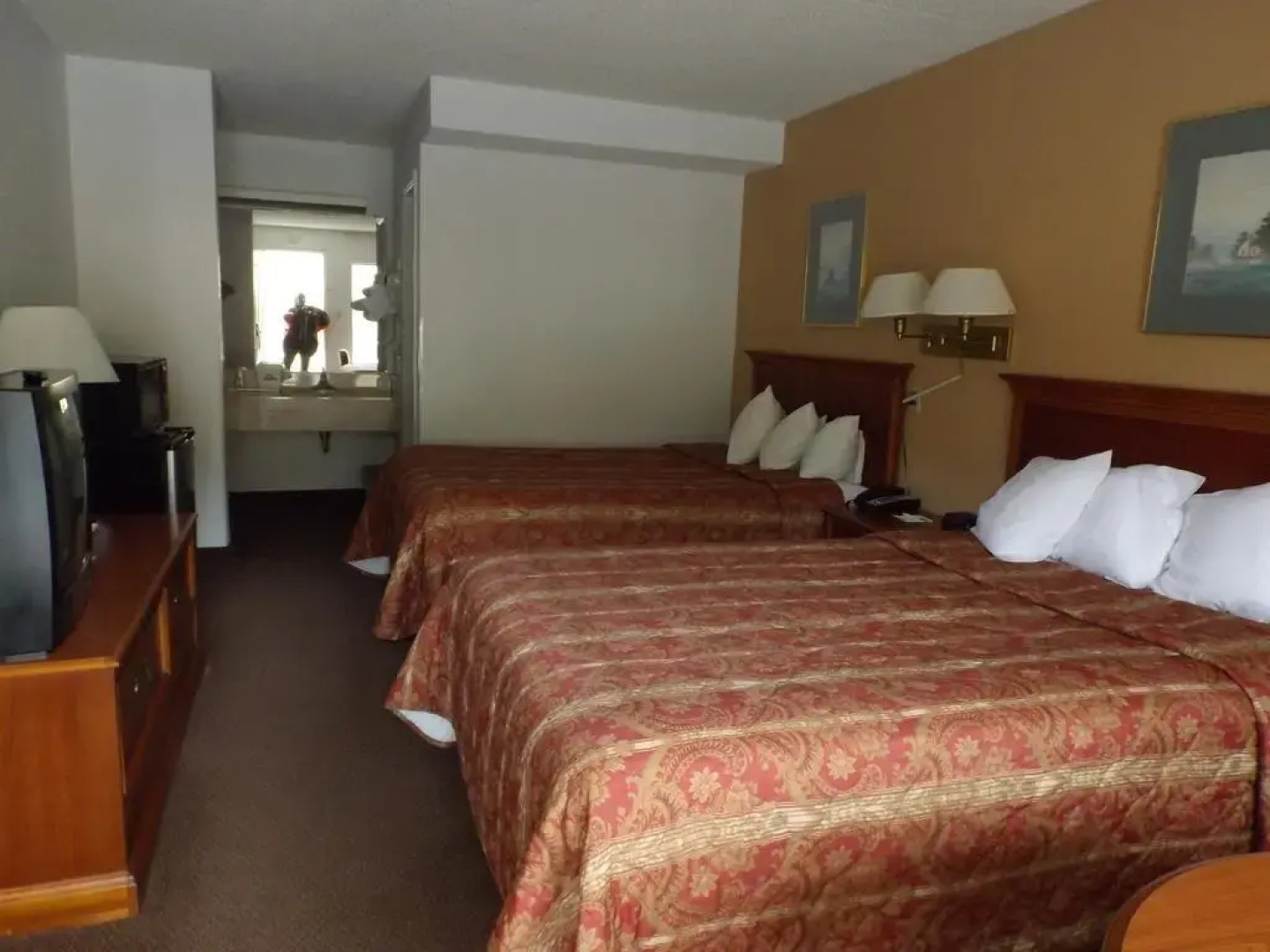 Econo Lodge near the Blue Ridge Parkway I-77