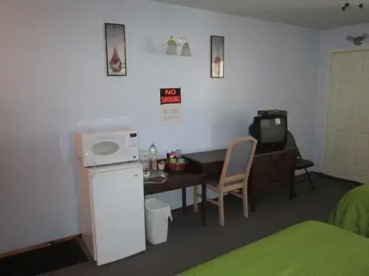 Whispering Pines Motel & Cabins