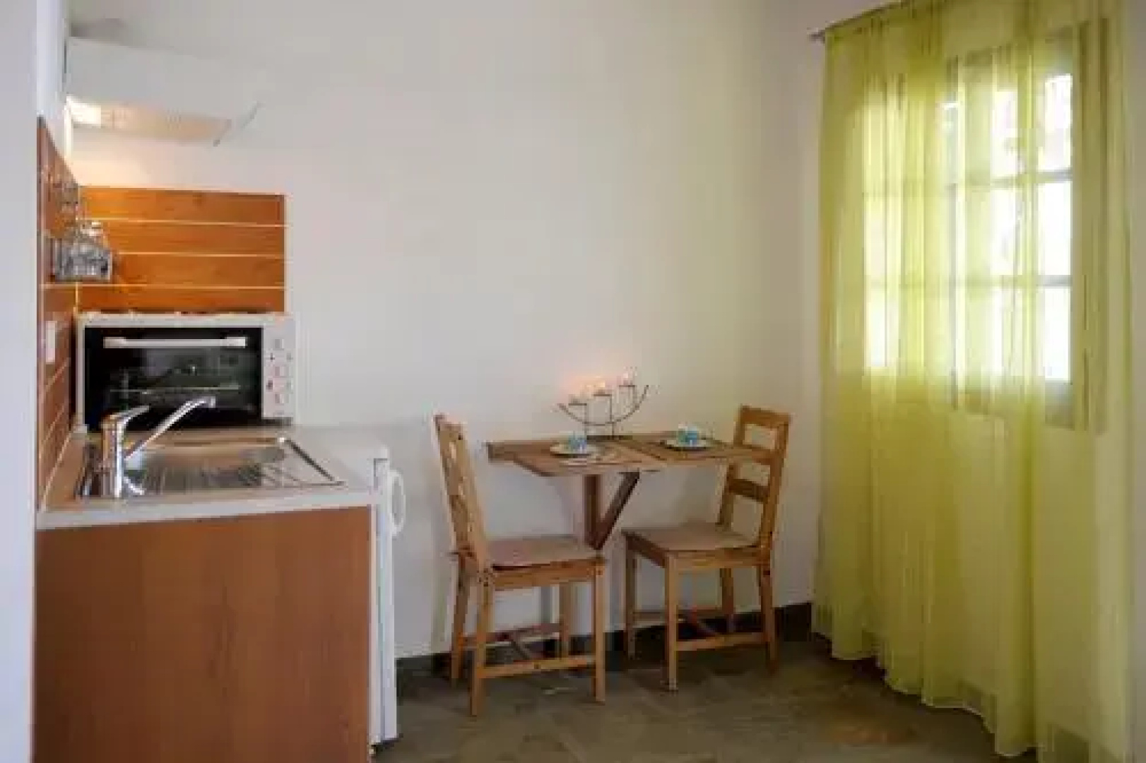 Anna Rooms