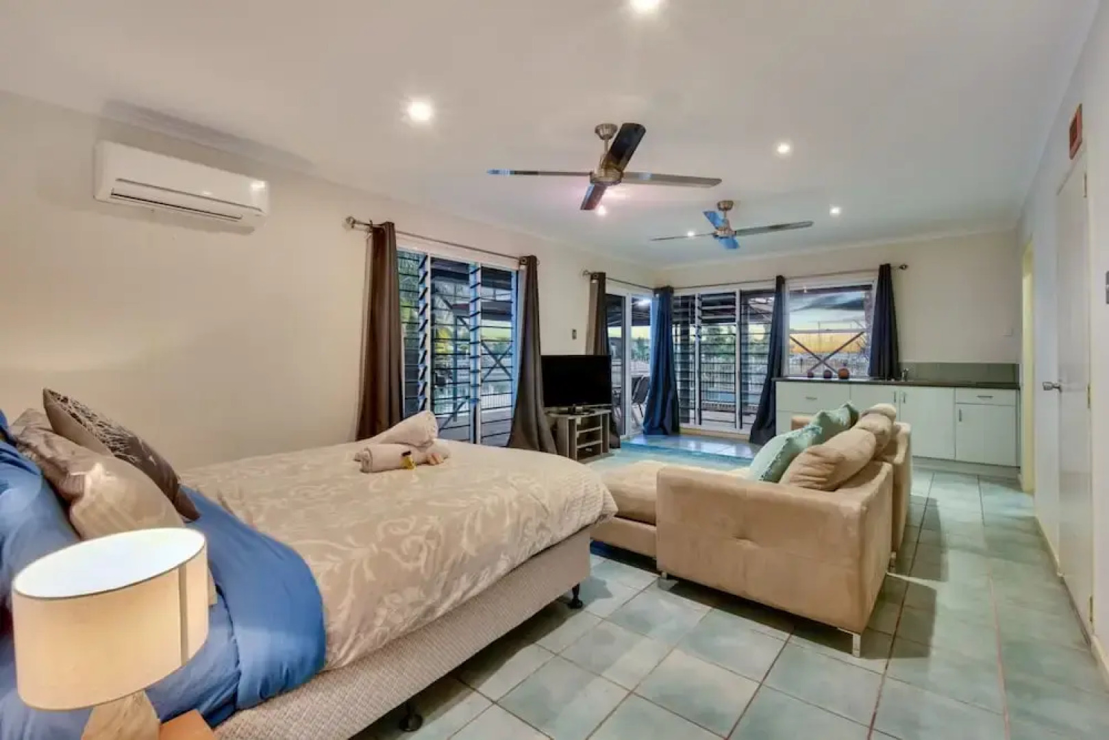 Waterfront 4brm House Cullen Bay