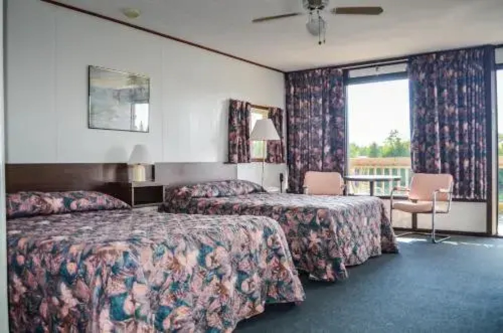 Kit-Wat Motel & Marina