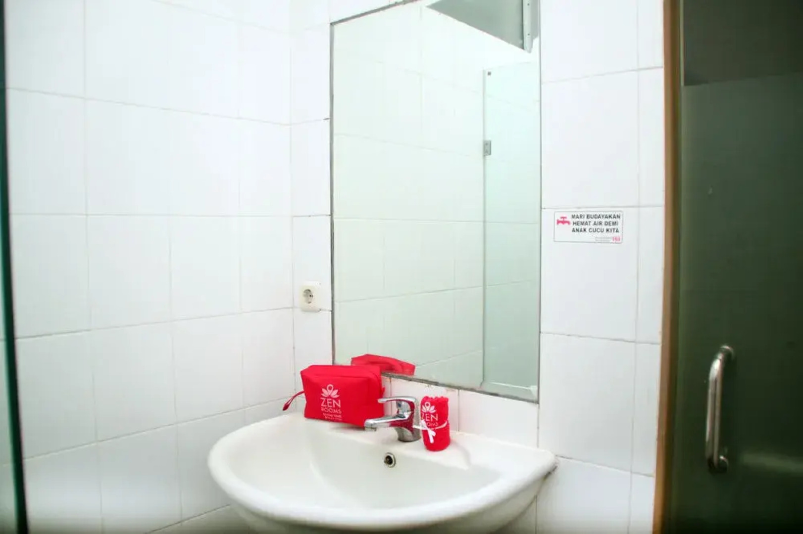 ZEN Rooms Sedati Juanda