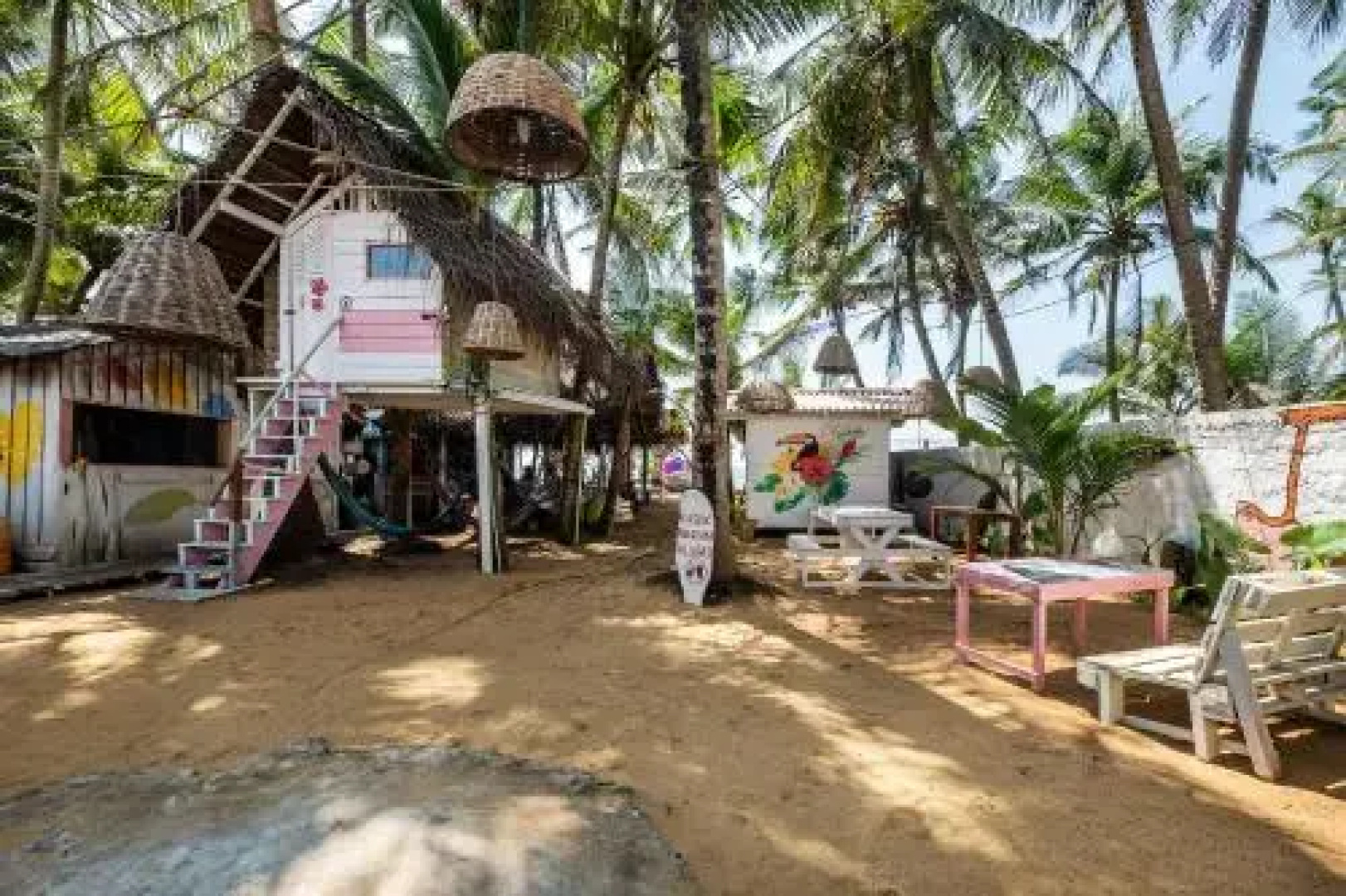 Coco Palm Beach Hostel