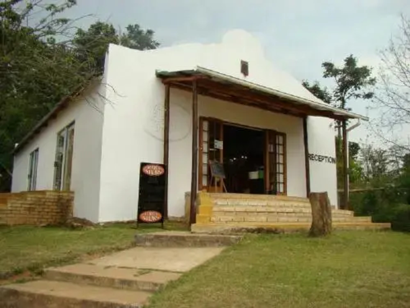 Tsanana Log Cabins and Mullberry Lane Suites