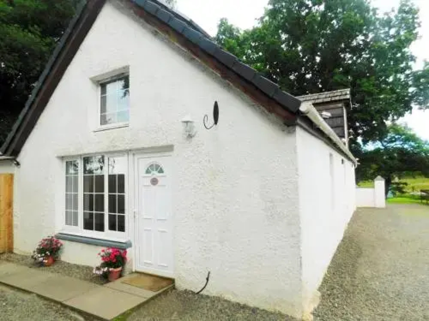 Antonine Wall Cottages And Bonnyside House