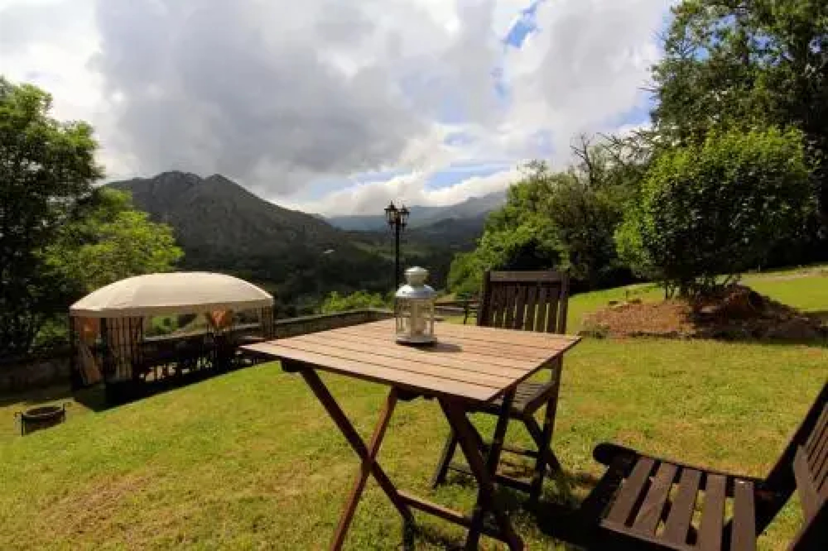 Apartamentos Rurales "Les Escueles de Collía"