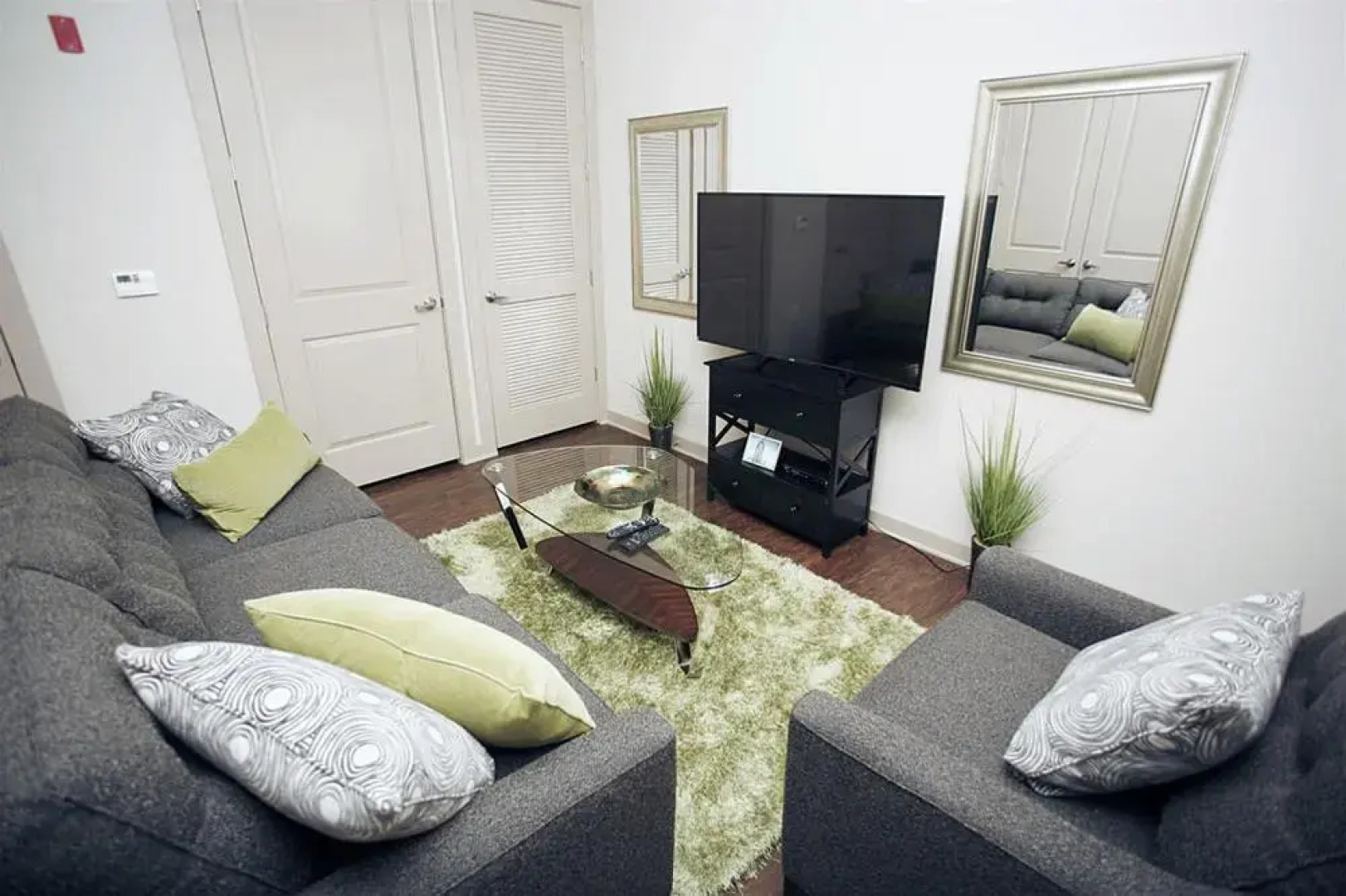 1505 Demonbreun By Sitsquare Suites