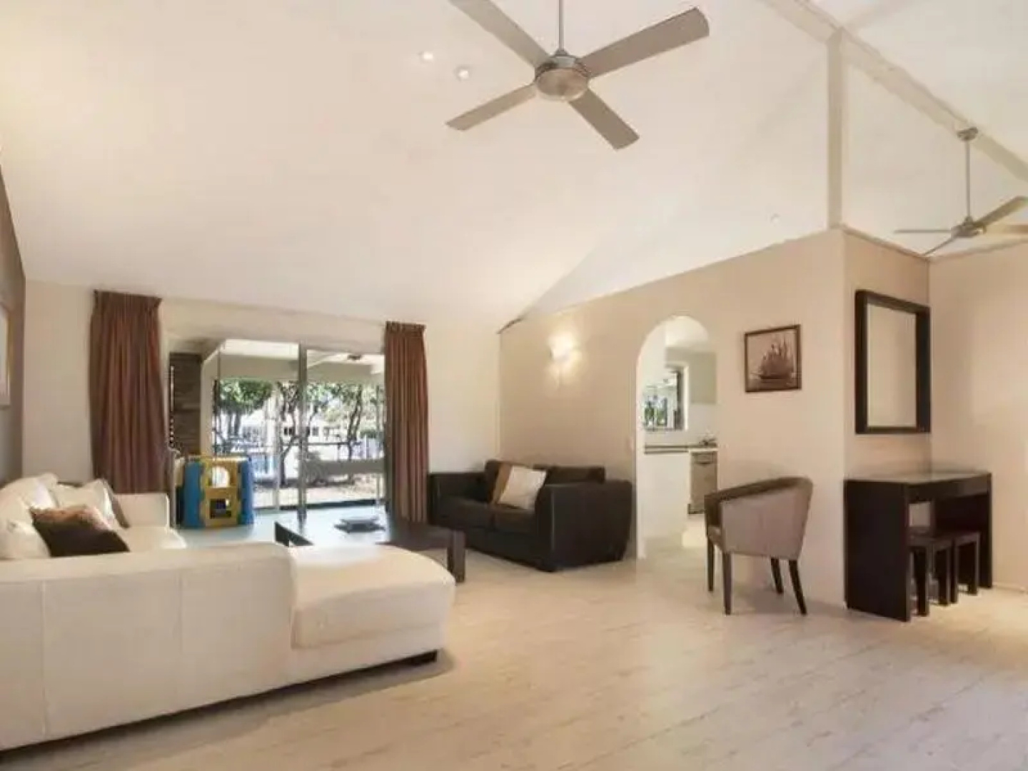 Kooringal 28 Family Home