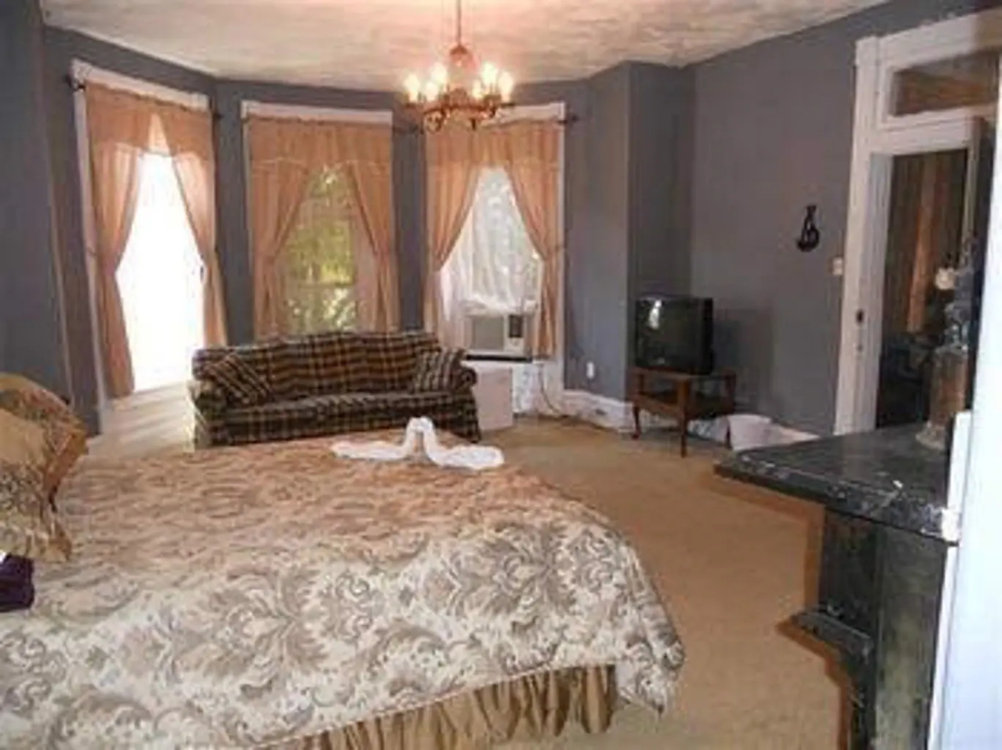 The Heritage House Inn Bed & Breakfast