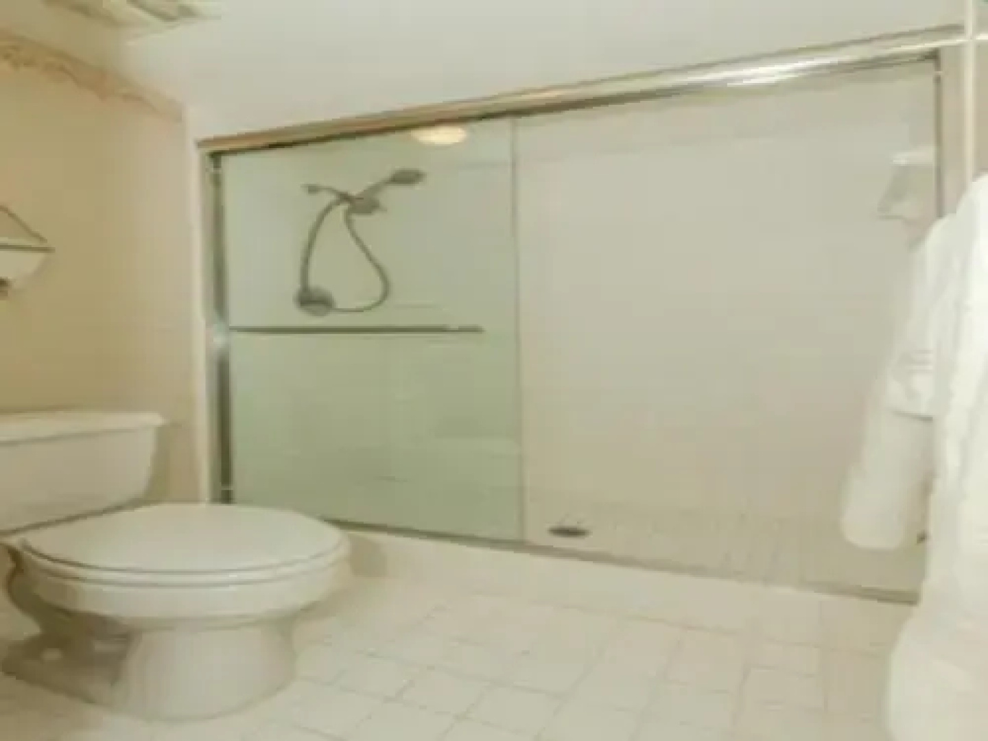 Deluxe Seaside Condo with Gorgeous View and Olympic-Size Pool by RedAwning