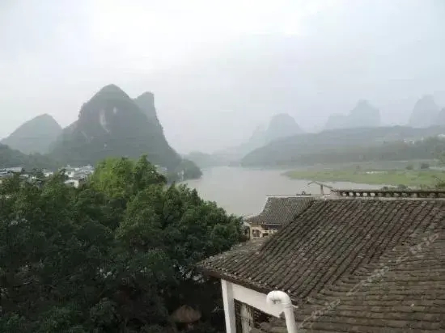 Yangshuo River Times Hotel