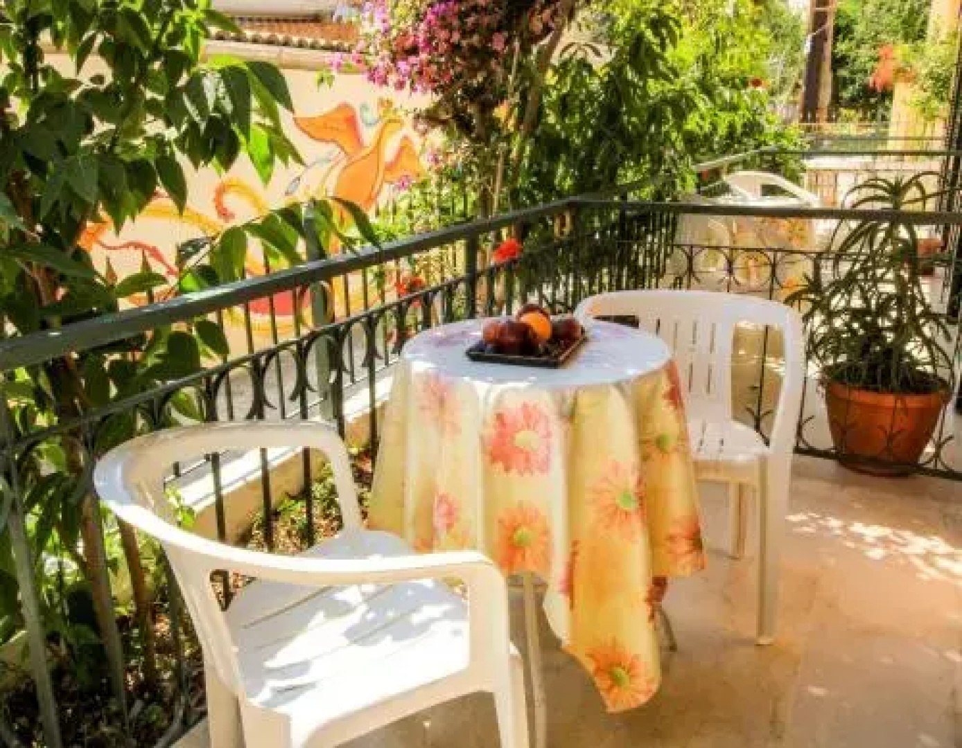 Frida Apartments