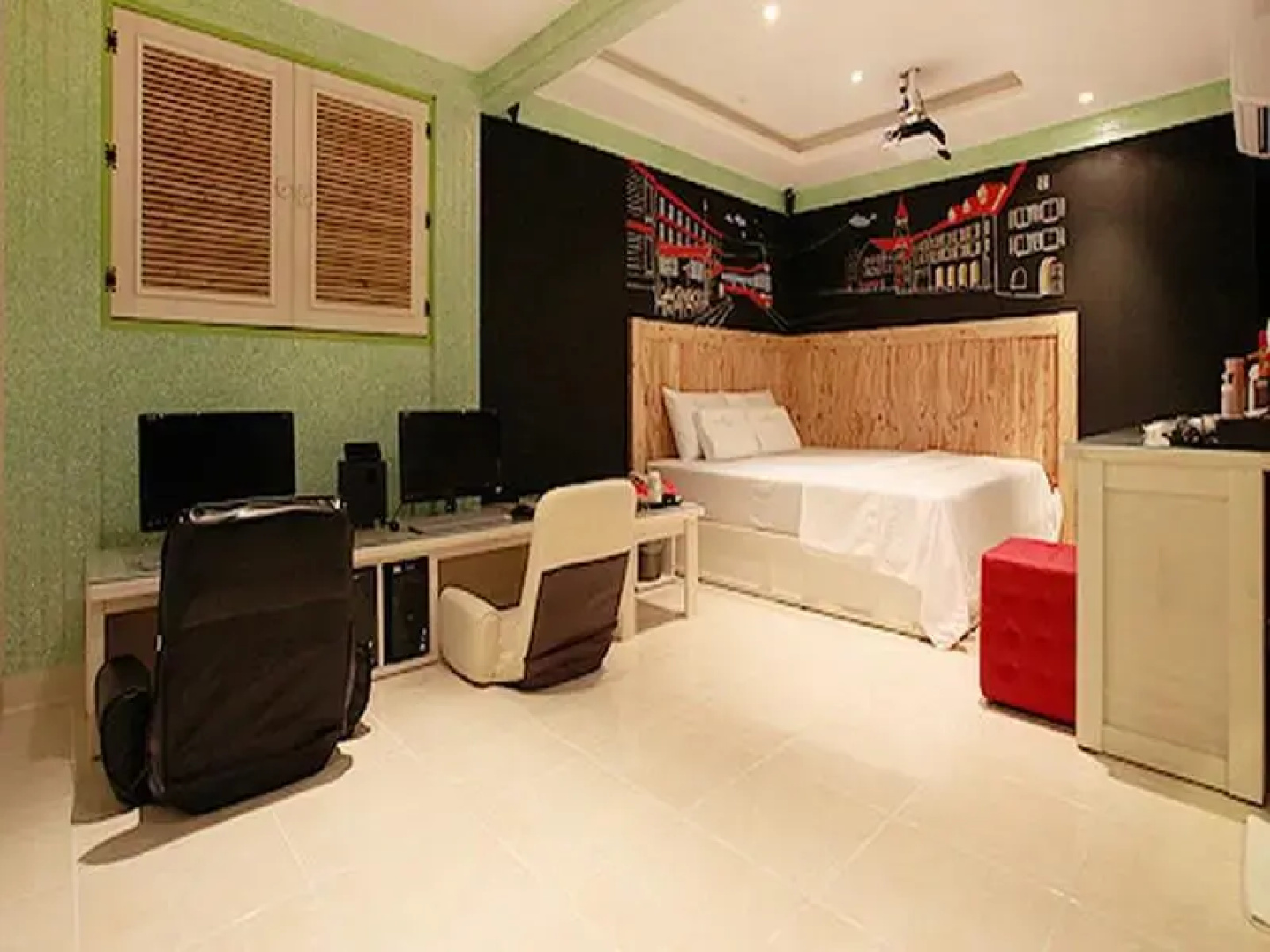 Hotel C&
