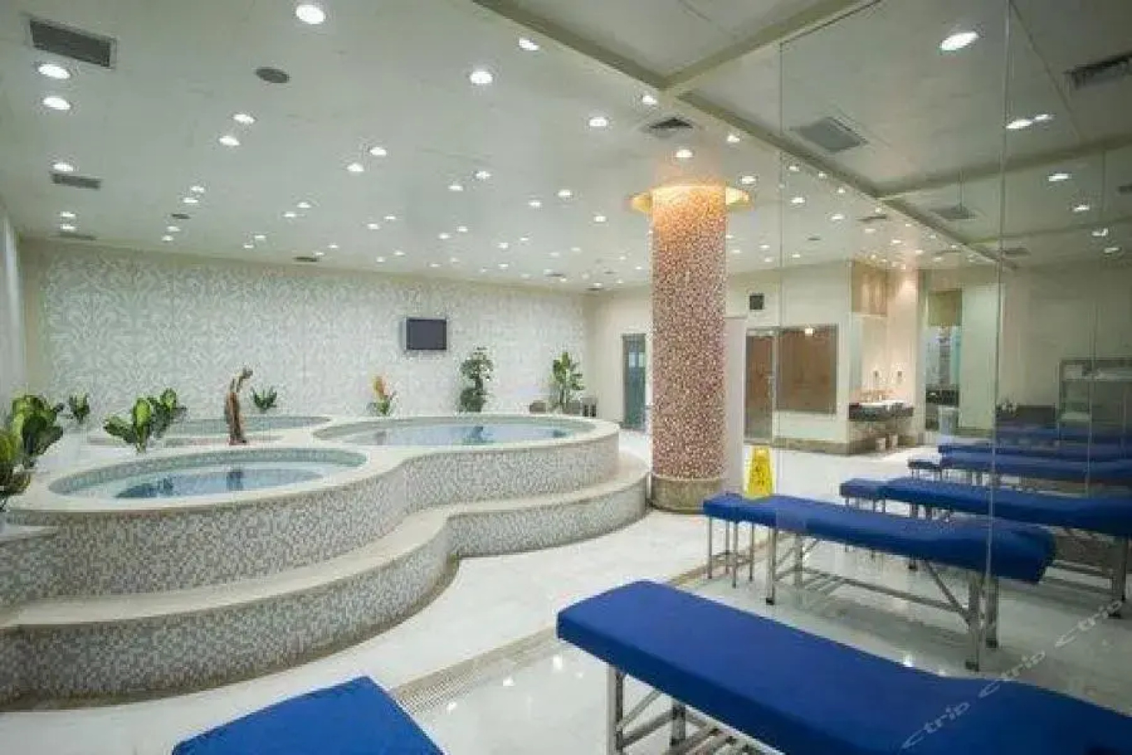 Imperial Garden GoldenJoy Hotel