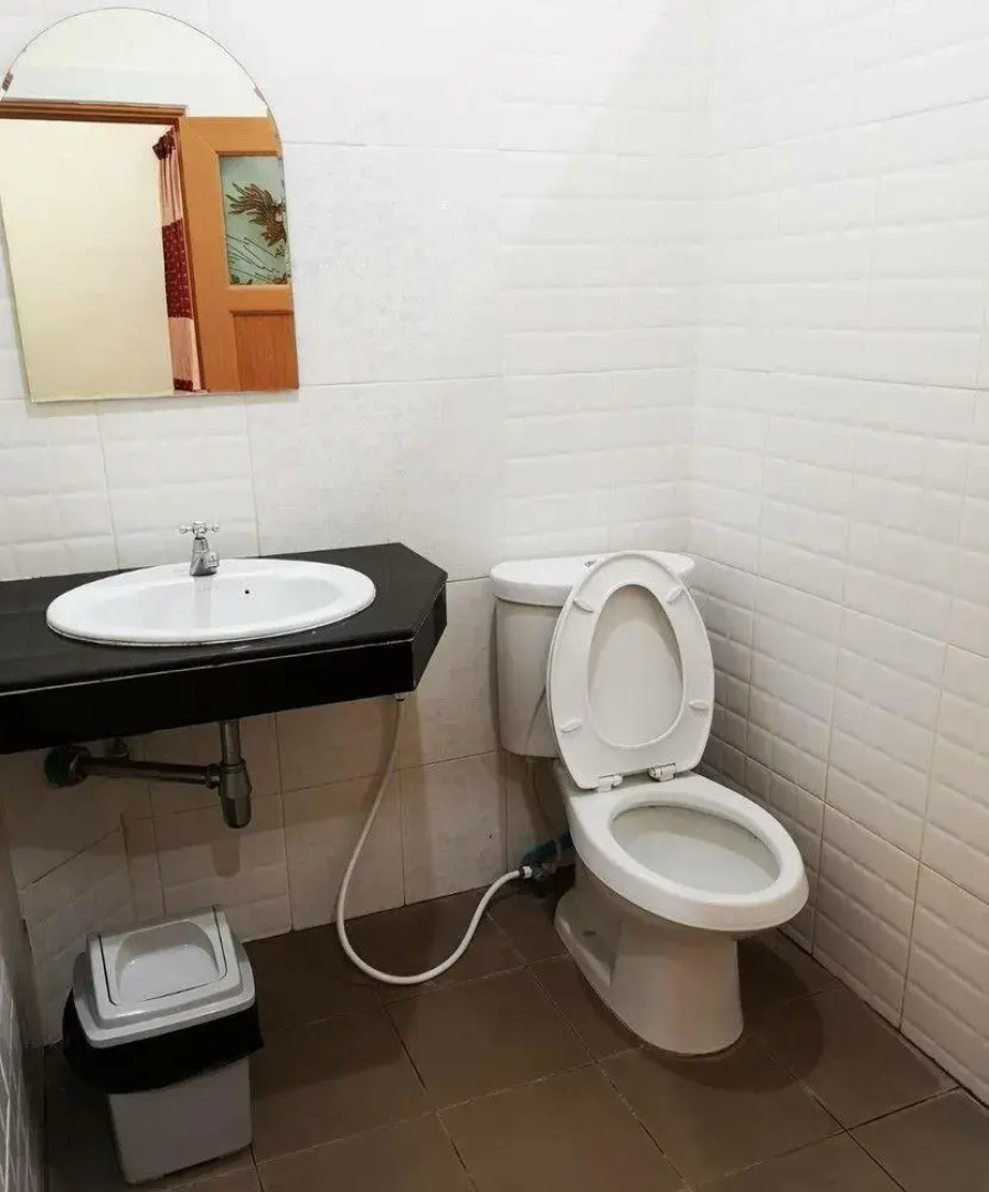 Tong111 Rattaburi Hotel