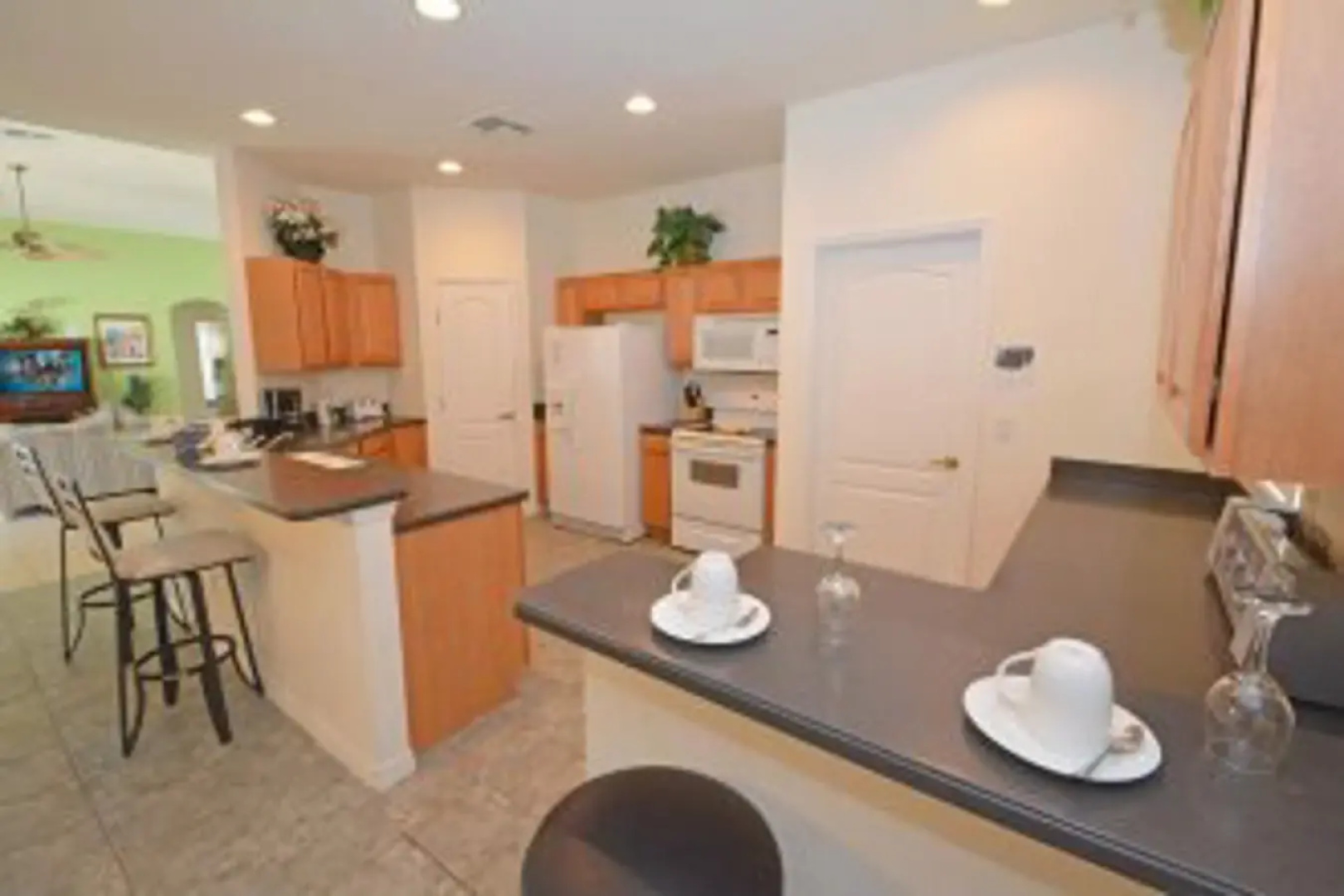 642 Summer Dream 4 Br villa by RedAwning