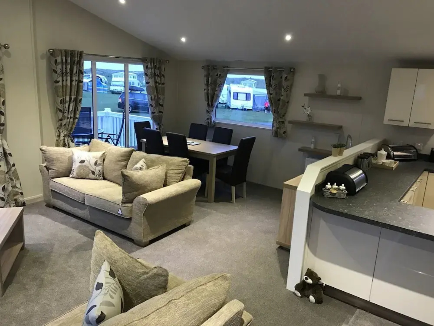 Luxury Lodge Embo