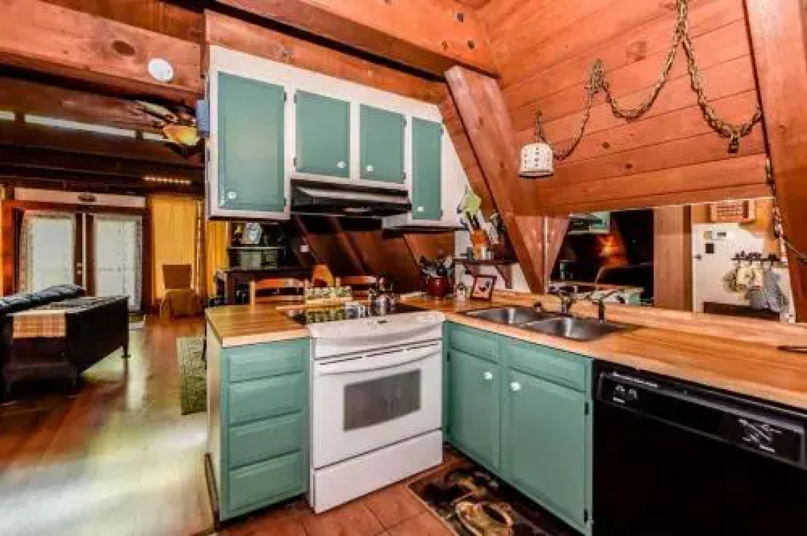 Honeybear Haven - 2 Br home by RedAwning