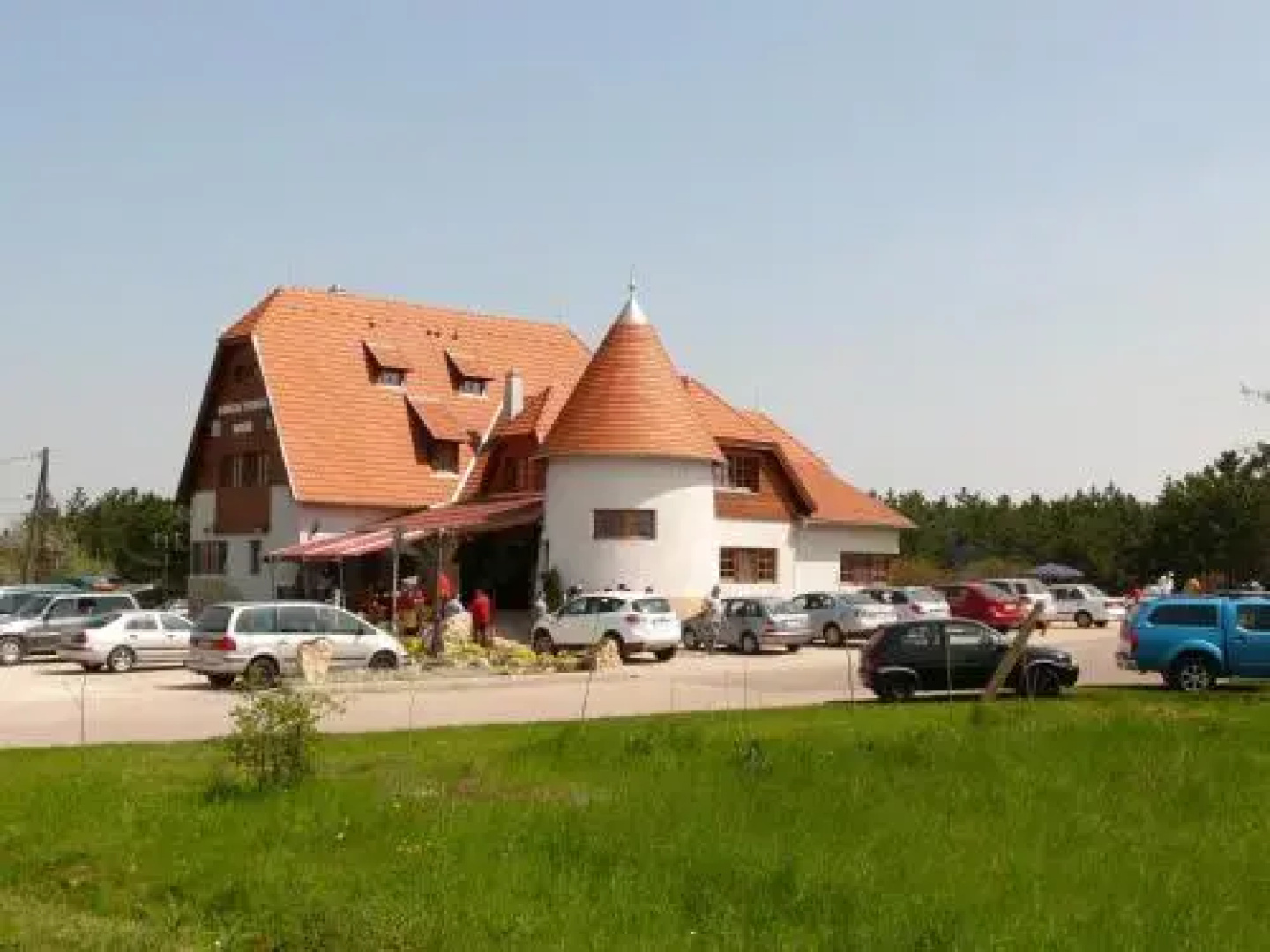 Kádárta Vendéglő Panzió