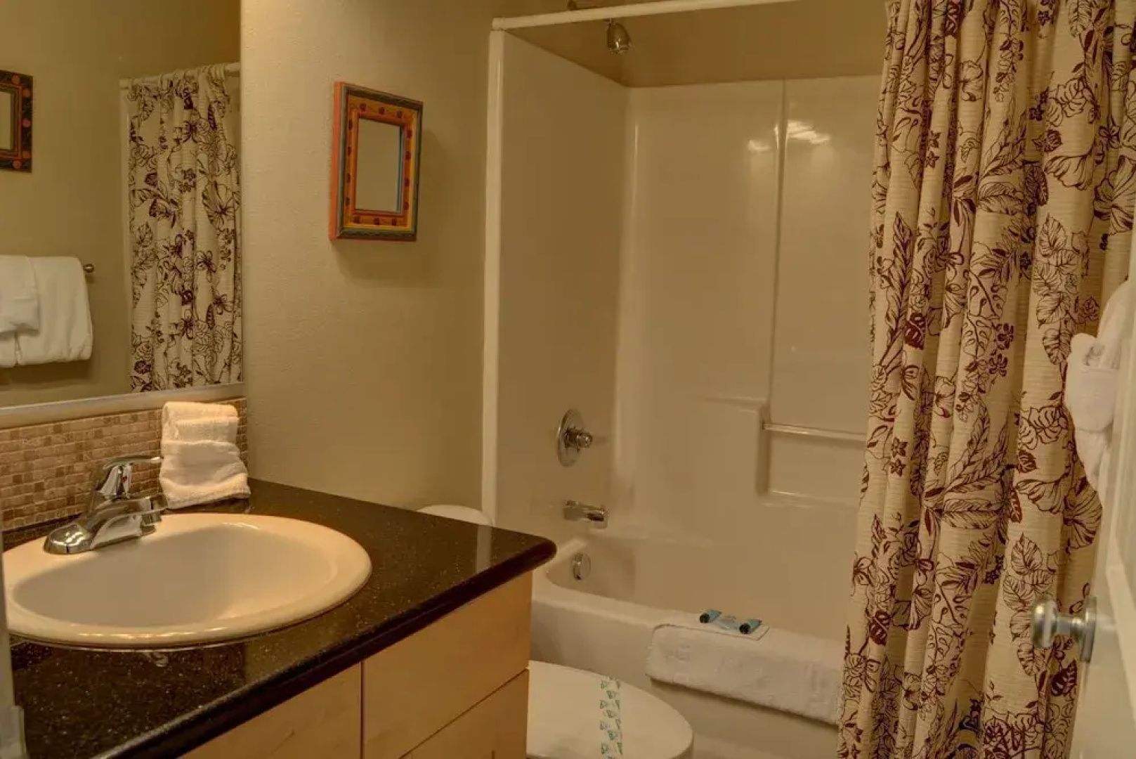 Family Cabana 3 Br home by RedAwning