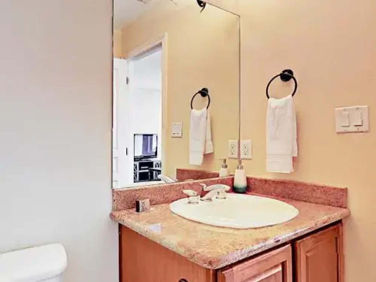 6 Harbor Town House - 3 Br townhouse by RedAwning