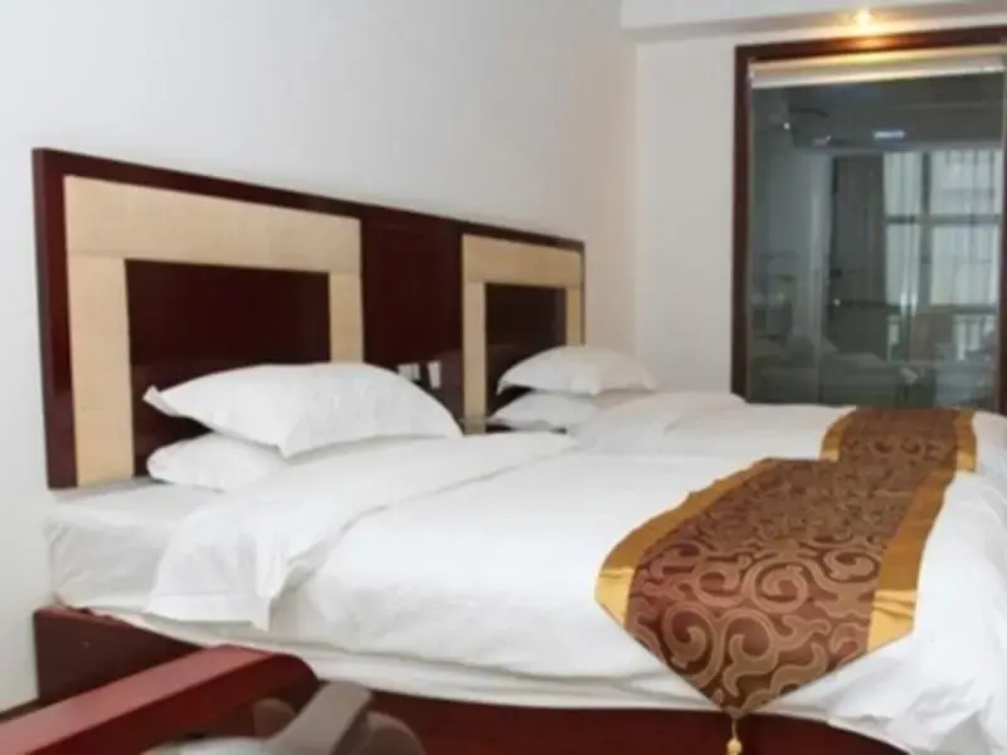 Jinggangshan Triumphal Arch Hotel