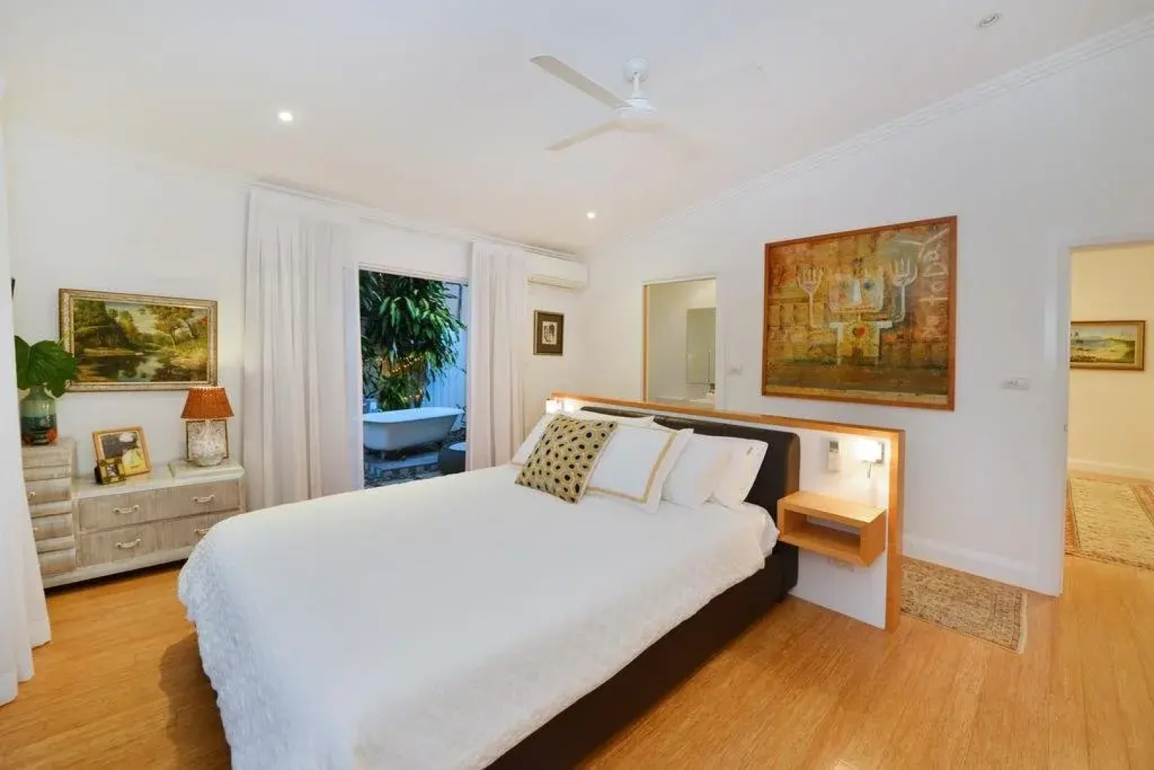 Pineapple Petes Beach House