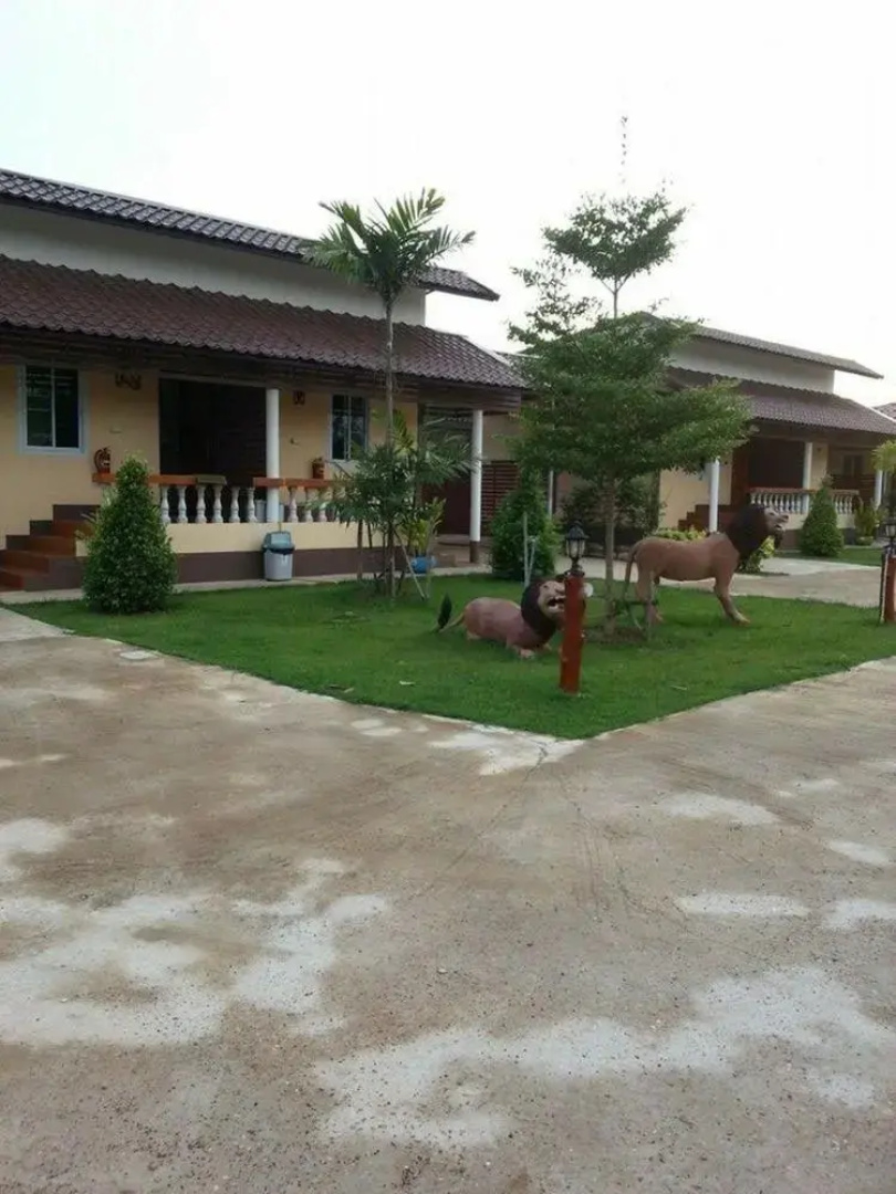 Tong111 Rattaburi Hotel