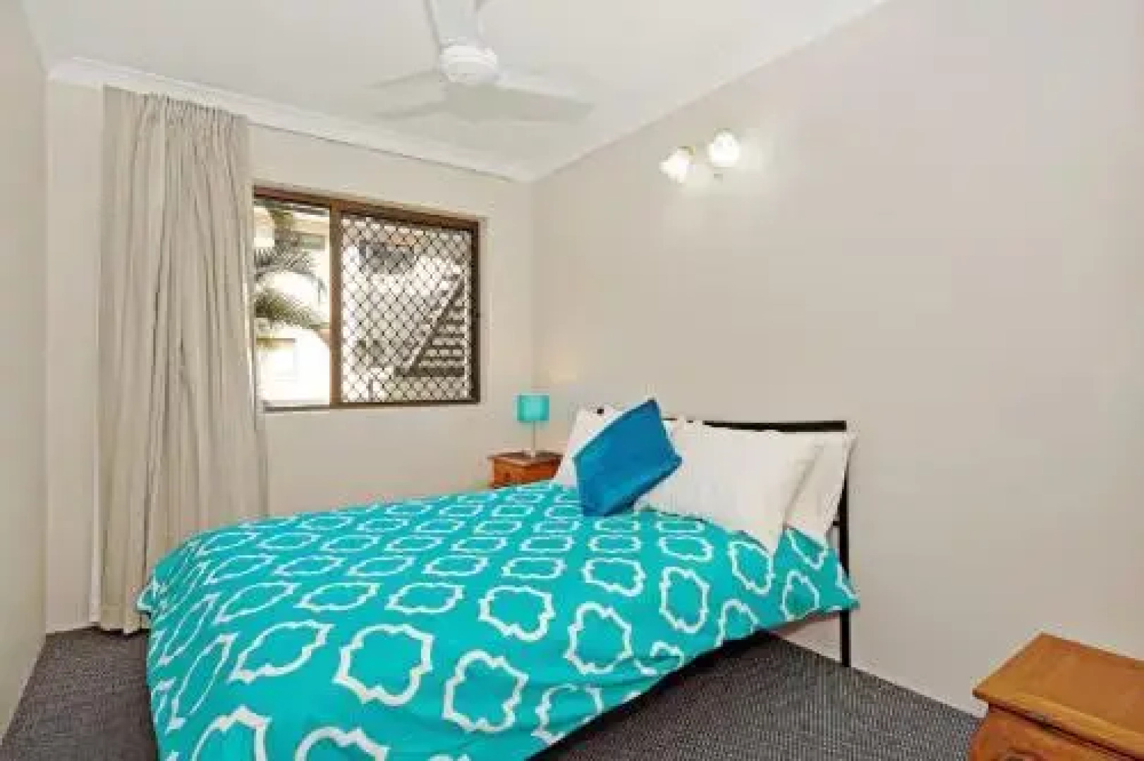 Fantastic Location, Ground Floor With Views