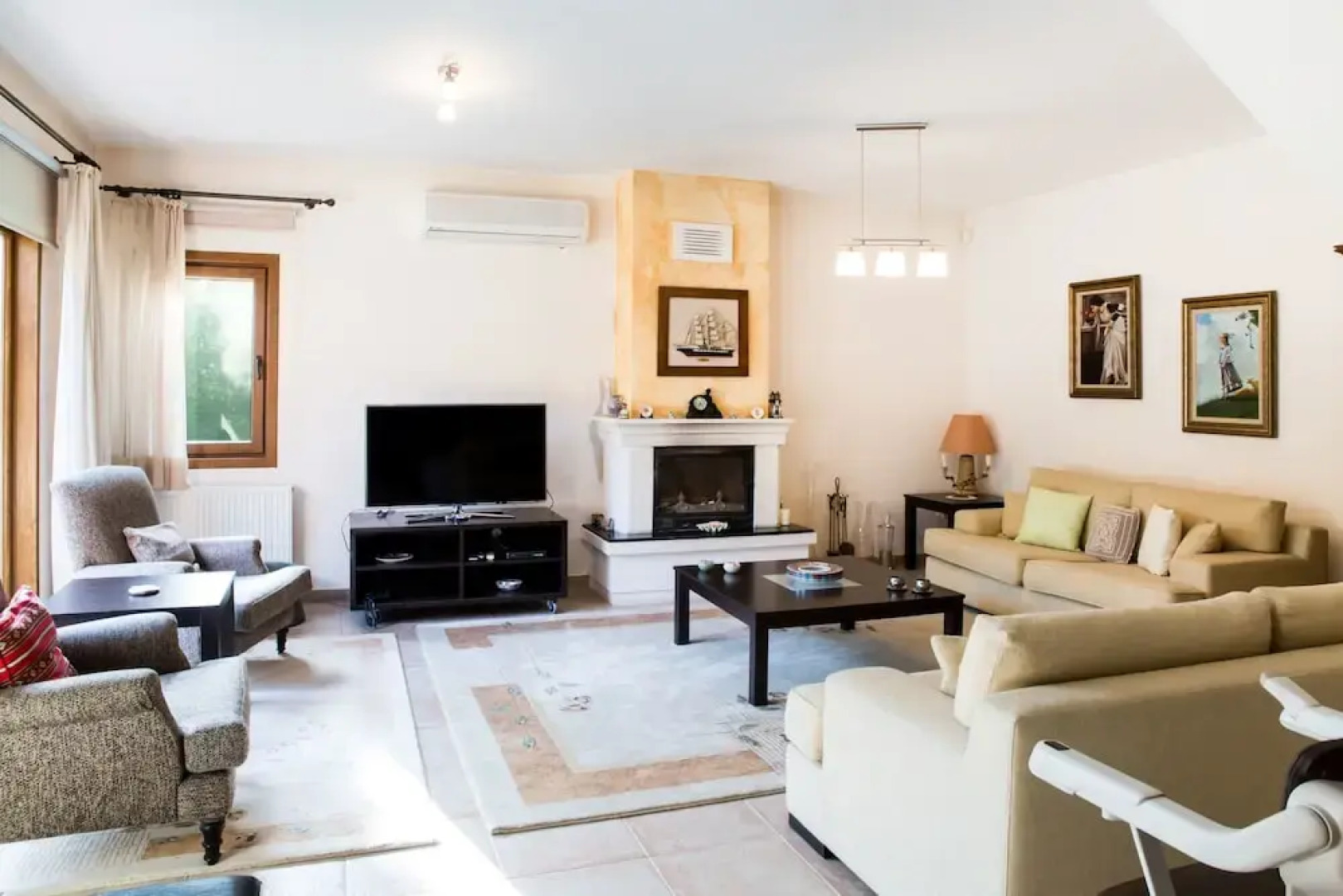 Important Group Villa Alaca