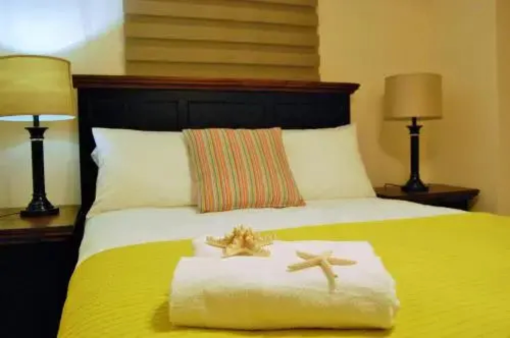 Yellow Cunucu Villa With Pool