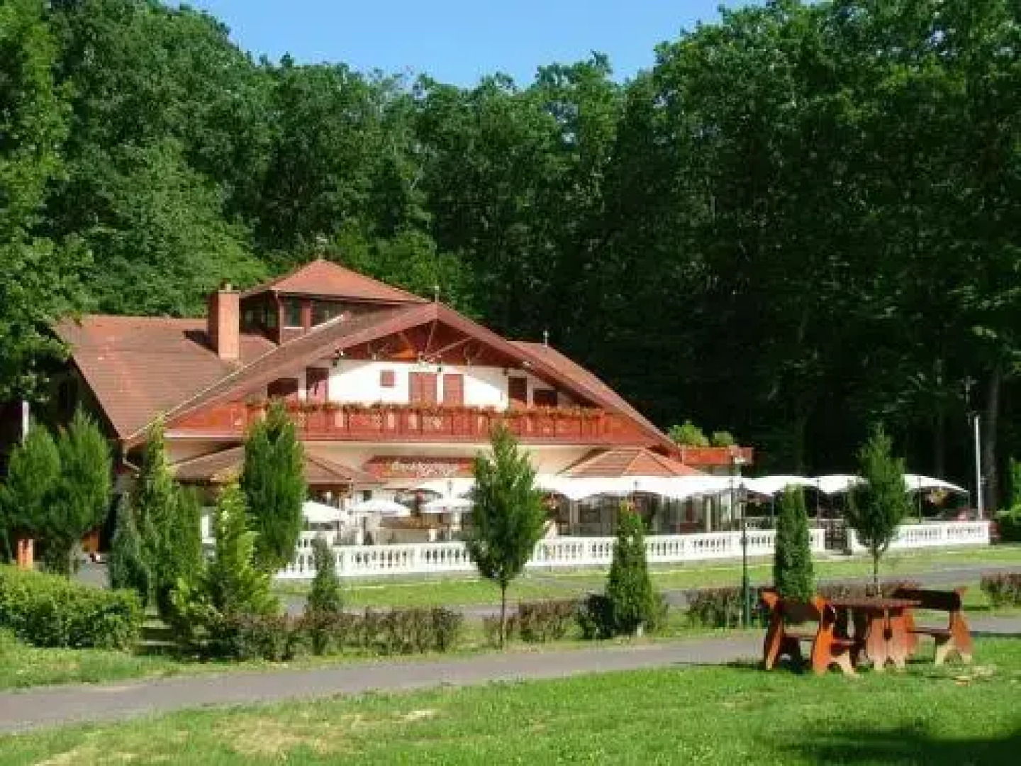 Erdőgyöngye Étterem és Panzió