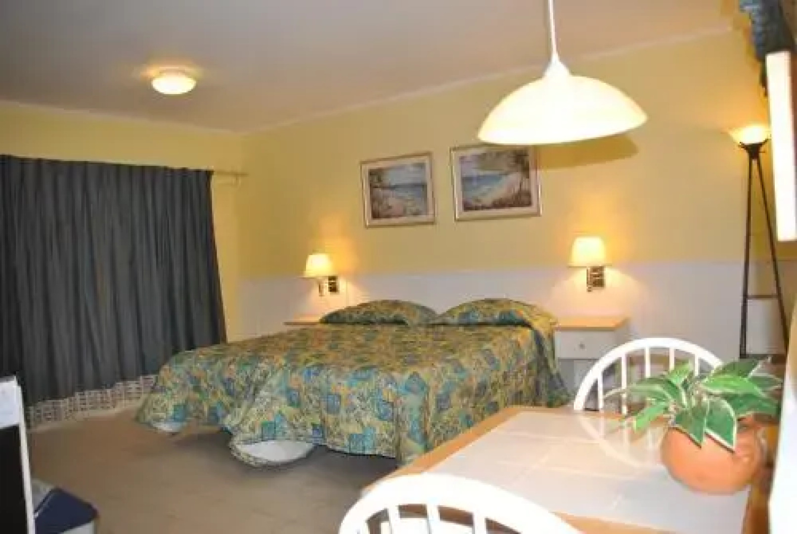 All West Apartments & Diving