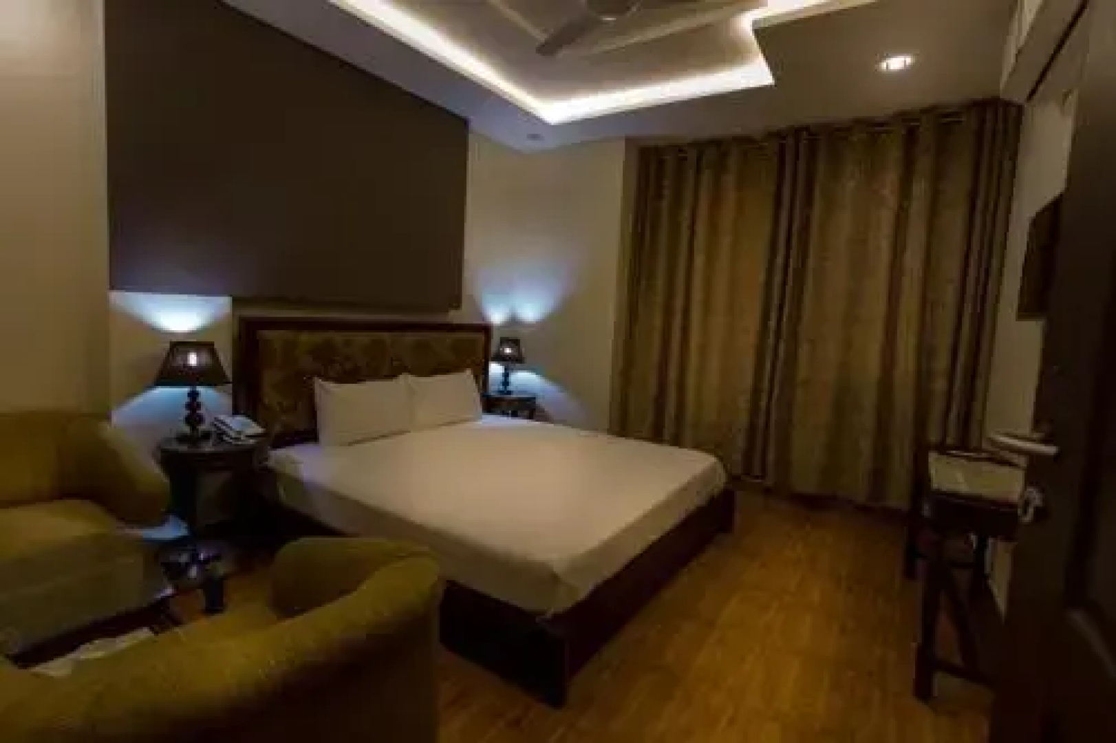 Neelum Continental Hotel