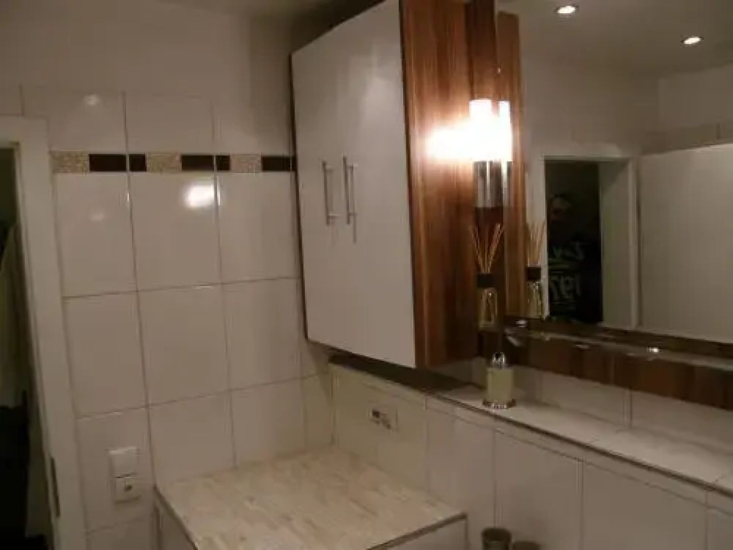 Das Schneckenhaus - Ferienwohnung mit Pool & Seeblick