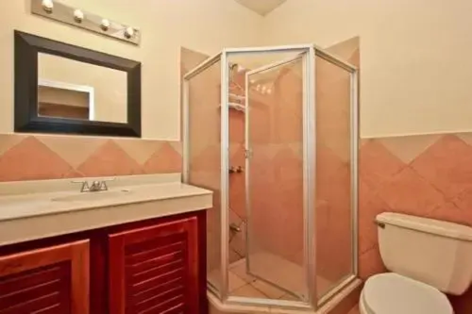 Private townhome 2 blocks from the beach and restaurants