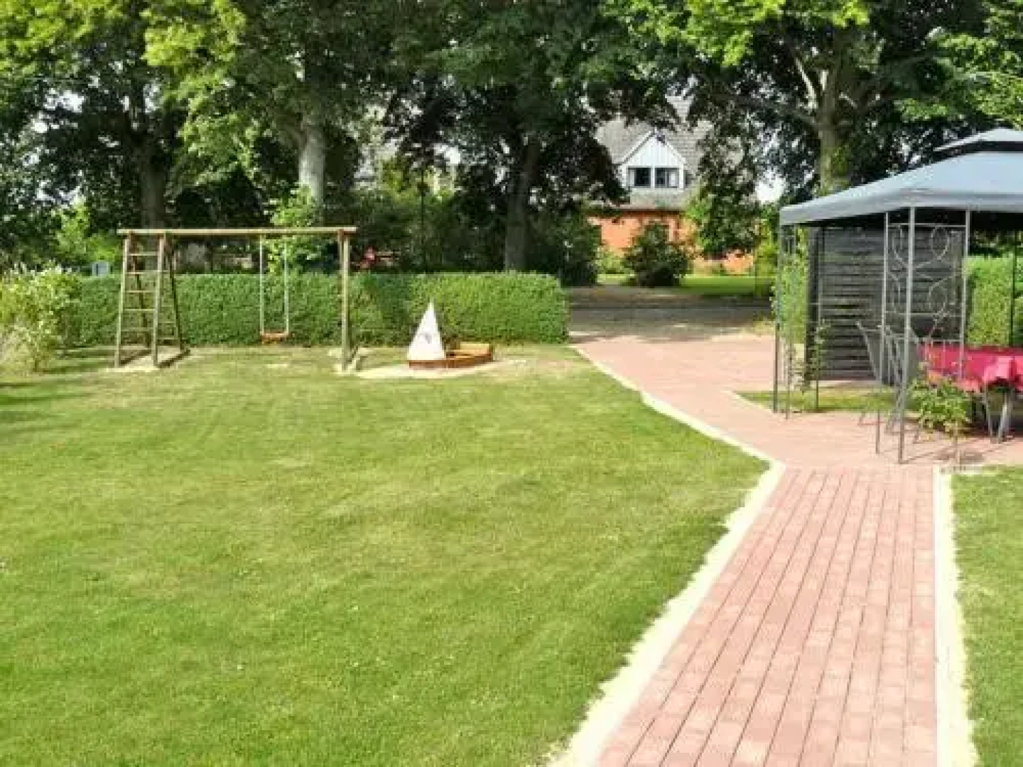 Holiday Home An den Linden