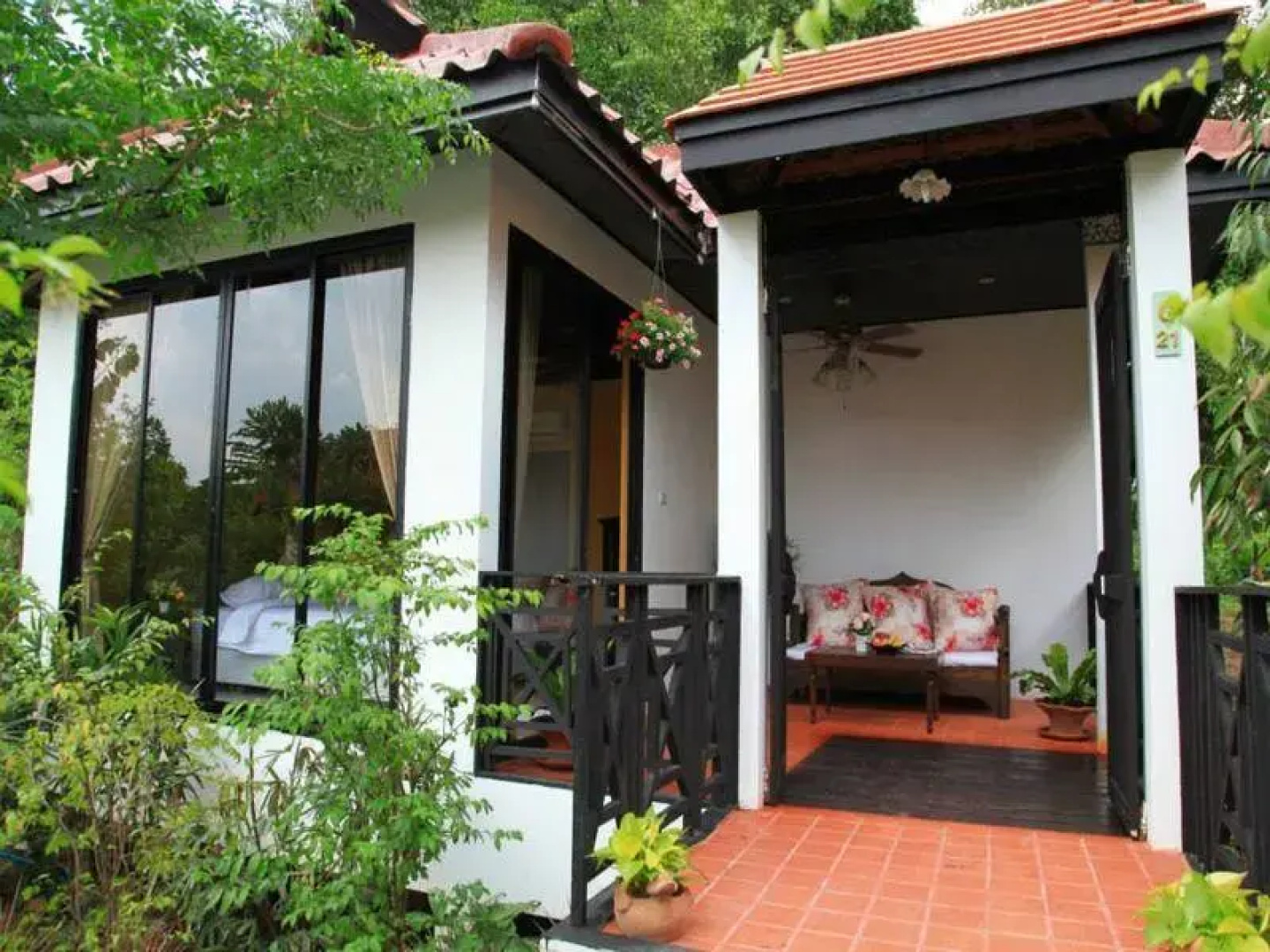 Ruen Parichart Tropical Resort