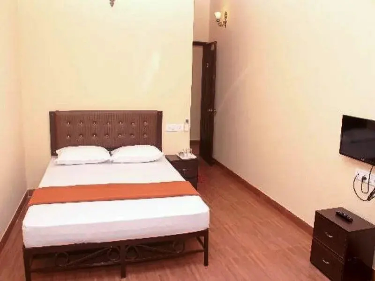 Amoura Guest House