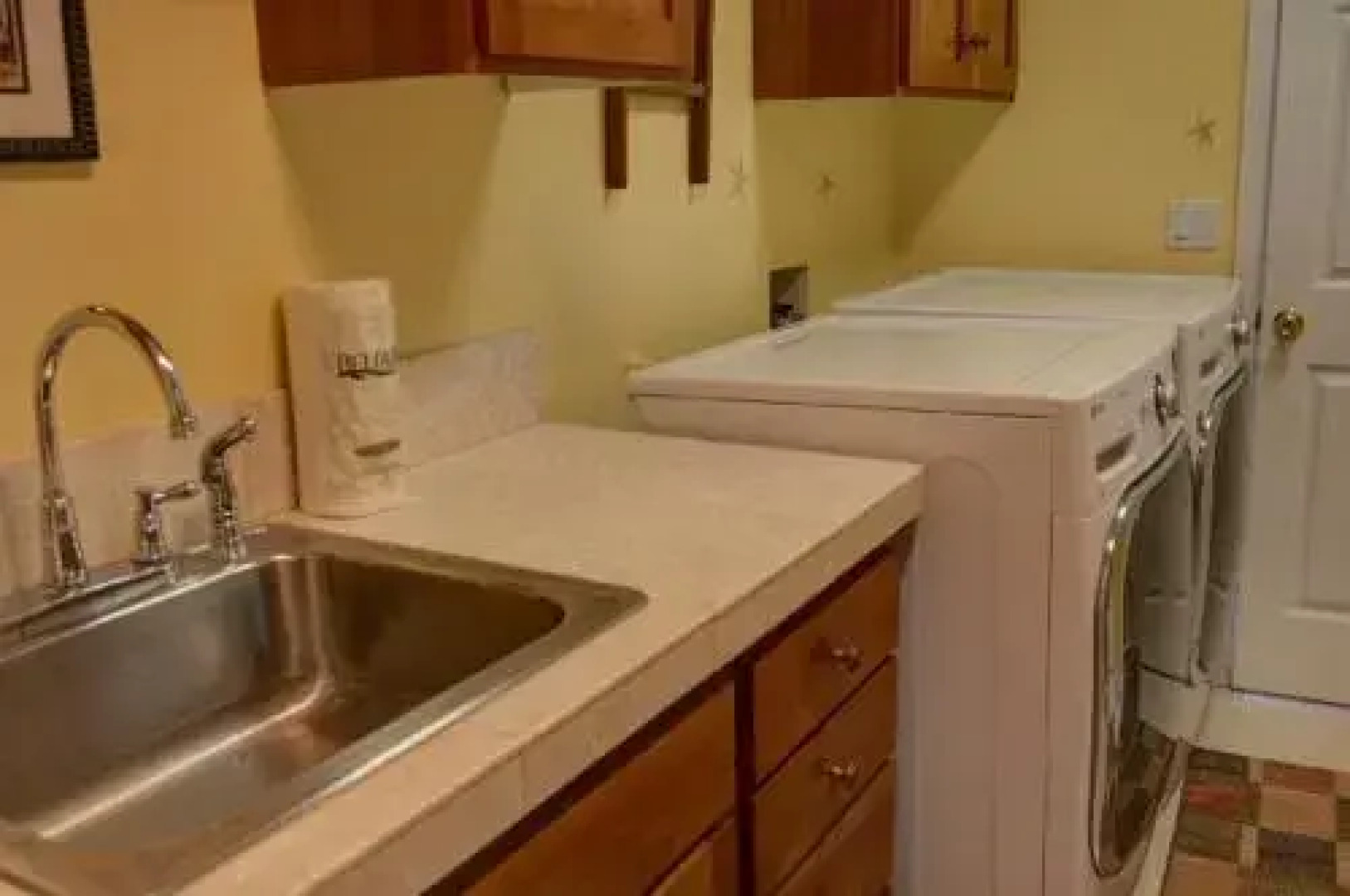 Somerville's Escape 4 Br home by RedAwning