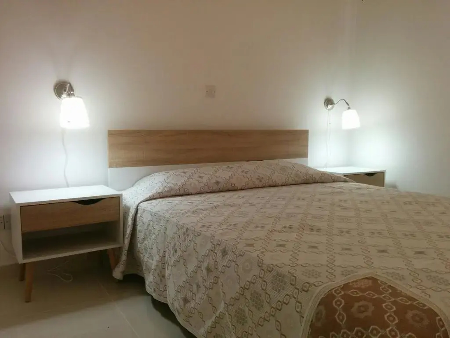 Royal Sunset Studios & Apartments