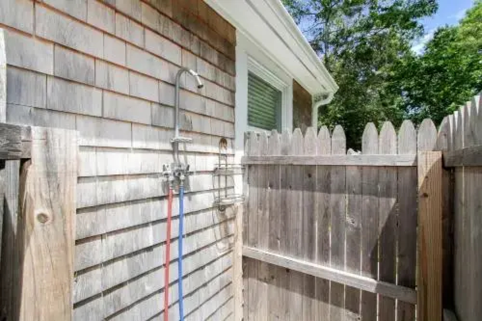 Charming 3BR Beach Cottage by RedAwning